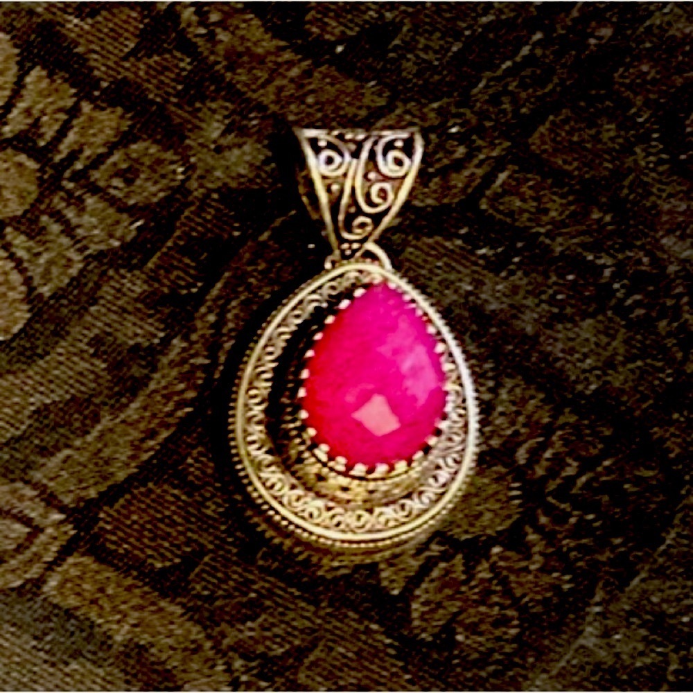 🆕 A beautiful Pink Raw Ruby Set in an Intricate Silver Pendant!!! Brand NEW!!!